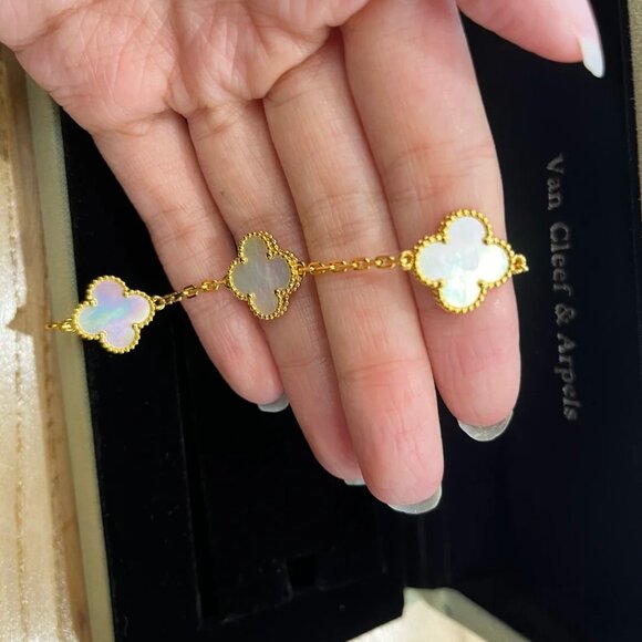 ✅Authentic Van Cleef & Arpels Fashion 18k Bracelet✅ - Picture 4 of 6